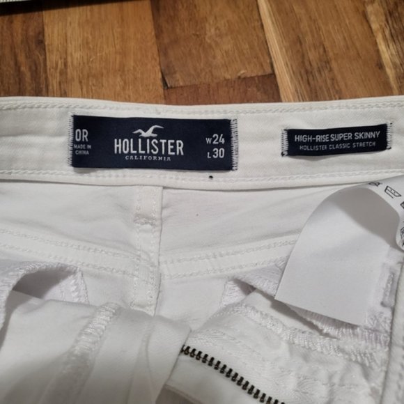 2/$15 HOLLISTER HIGH RISE SUPER SKINNY SHORTS - Picture 2 of 11
